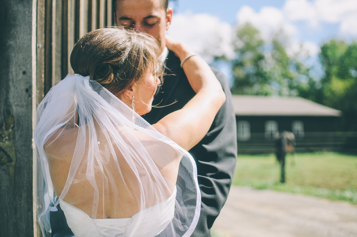 Reasons To Hire A Professional Photographer For Your Wedding