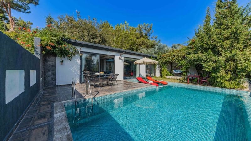 5 Key Factors to Consider Before Building a Swimming Pool