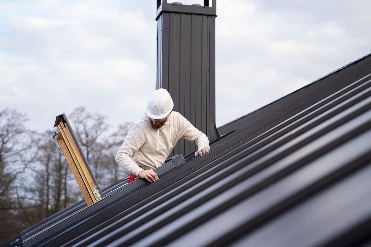 Why Neighborhood Groups Become Roofing Referral Hubs After Austin Storms